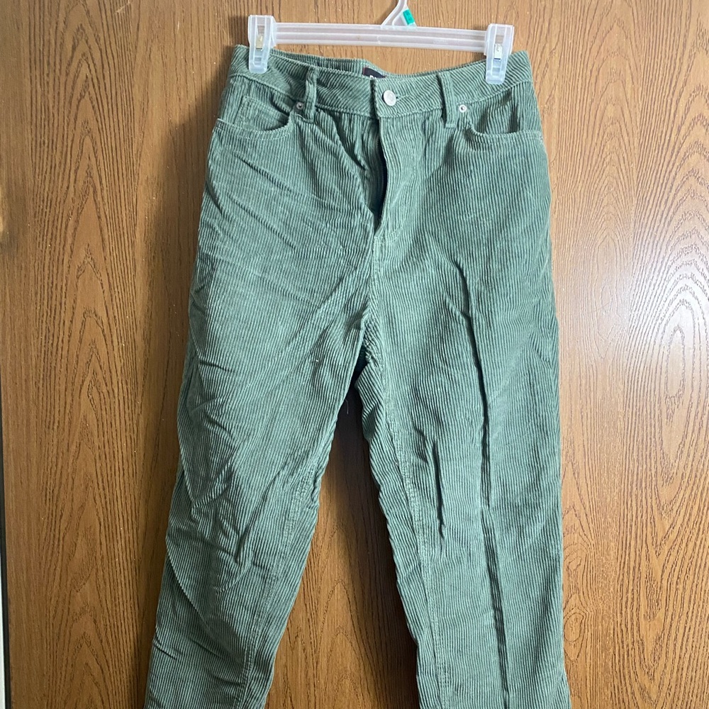 Urban outfitters BDG olive green corduroy mom jeans, size 27